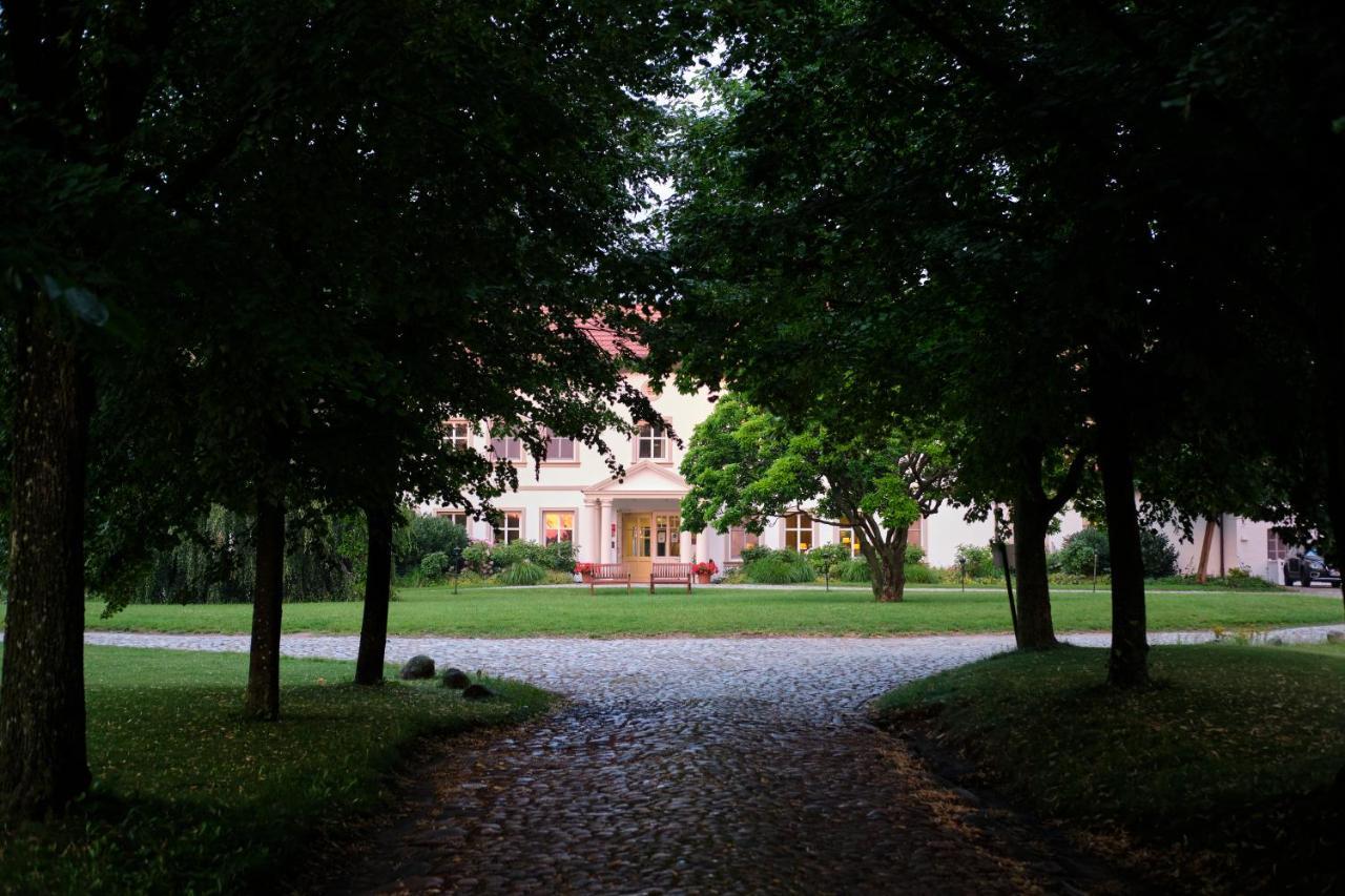 Relais & Chateaux Gutshaus Stolpe Stolpe an der Peene Exterior foto